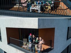 Potret Aneka Gaya Diam di Rumah Demi Cegah Corona