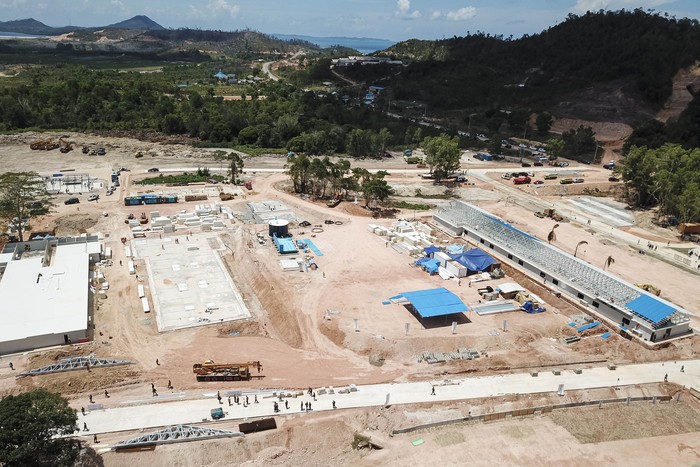 Pembangunan RS Corona di Pulau Galang Pembangunan rumah sakit Khusus Corona (COVID-19) di Pulau Galang, Batam, Kepulauan Riau, terus dilakukan. Begini kondisi RS dilihat dari atas.