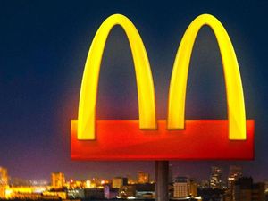 Kampanyekan Social Distancing, McDonalds Sesuaikan Logonya