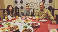 Gubernur Jawa Barat, Ridwan Kamil dalam breaking news mengumumkan Bupati Karawang Cellica positif virus corona. Lewat instagram pribadinya juga Cellica mengumumkan dirinya tengah diisolasi di rumah sakit di Karawang. Foto: instagram @cellicanurrachadiana