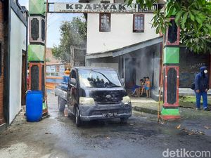 Kreatif! Pemuda di Sleman Buat Gapura Penyemprot Disinfektan Otomatis