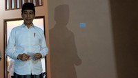 Dalam keterangannya, Presiden Joko Widodo menyatkan bahwa Ibunda Presiden Joko Widodo, Sujiatmi Notomiharjo meninggal dunia karena sakit kanker yang sudah diderita sejak 4 tahun belakangan ini.
