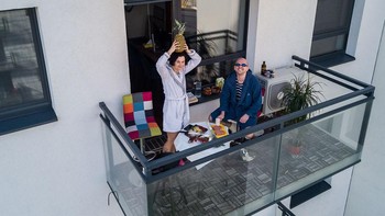 Dari itulah ia mendapatkan ide untuk memotret sesuatu yang menarik meski jarak sosial menjadi hal yang rumit. (Foto: Dok. Adas Vasiliauskas)