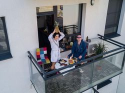 Potret Aneka Gaya Diam di Rumah Demi Cegah Corona