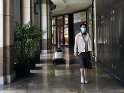 Keren! Ada Robot Pengantar Makanan hingga Pengawas Mal di China