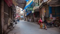 Beginilah suasana pasar di India yang tampak sepi dari aktivitas warga.