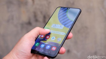 Galaxy M61 punya kapasitas baterai 6.000 mAh. Foto: Adi Fida Rahman/detikINET