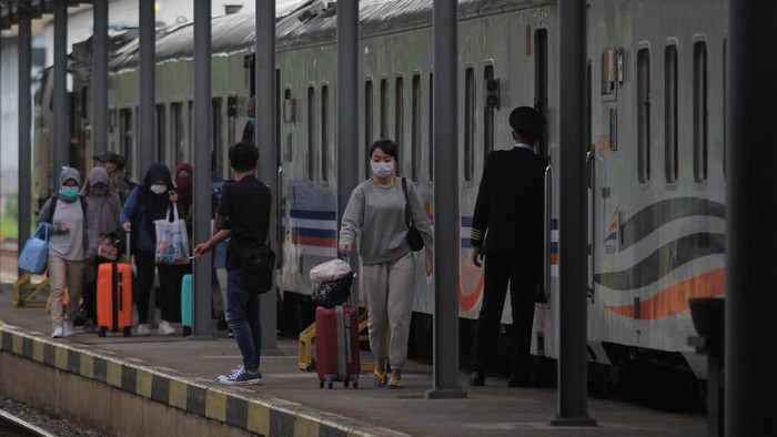Wabah Corona berdampak ke hampir semua sektor. Transportasi jadi salah satu sektor yang terdampak dari penyebaran virus Corona di Indonesia.