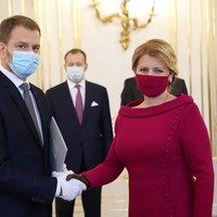 Zuzana kembali mengulang penampilan stylishnya ini saat menghadiri pelantikan Perdana Menteri Baru Slovakia, Igor Matovic pada Minggu (22/3/2020). Zuzana membagikan fotonya saat menghadiri acara tersebut di Instagram pribadinya. Foto: Dok. Instagram