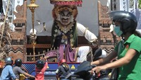 Festival ogoh-ogoh di Bali juga ditiadakan karena imbas Pandemi Corona. Festival yang rutin dilaksanakan tersebut dibatalkan atas instruksi Gubernur Bali I Wayan Koster guna mencegah keramaian yang berpotensi menjadi penyebaran virus tersebut.