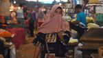 Nggak Pada Takut Corona? Pasar Induk Kramat Jati Masih Normal tuh