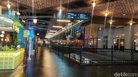 Beralih ke Jakarta, di Mall Grand Indonesia pemandangan serupa juga meliputi area tempat makan yang kosong di sana. Foto: Istimewa/Twitter