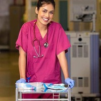 Dokter muda dengan IQ 146 ini mengaku menerima email dari NHS yang meminta pekerja untuk membantu dalam krisis. Bhasha pun mengatakan ia ingin kembali dan membantu. Saya mulai mendapatkan email dari kantor meminta saya untuk kembali. Saya tahu betapa saya sangat dibutuhkan sehingga saya mengirim email kepada mereka bahwa saya bersedia untuk kembali, jelas Bhasha. Foto: Instagrm @bhasha05