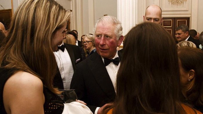 Kantor Clarence House milik pangeran Charles merilis hasil test COVID-19 pada hari Rabu, 25 Maret 2020. Pria berusia 71 tahun dinyatakan Posotif Corona.