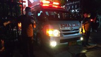 Sebuah mobil ambulans sudah bersiap di depan ruang IGD RS TNI Slamet Riyadi. Dalam situasi wabah Corona (COVID-19), setiap pengunjung yang akan masuk juga tetap dicek suhu tubuhnya termasuk Presiden Jokowi. Muchlis Jr/Biro Pers Sekretariat Presiden.