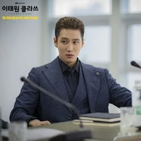 Ahn Bo Hyun dipuji juga dihujat berkat aktingnya yang brilian sebagai tokoh antagonis di serial Itaewon Class. Meskipun karakternya sangat jahat terhadap tokoh utama yang dimainkan Park Seo Joon, tapi dia juga menyimpan trauma dan luka dalam sejak kecil. Foto: JTBC