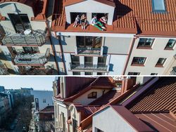 Potret Aneka Gaya Diam di Rumah Demi Cegah Corona