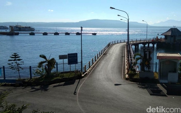 Pelabuhan ASDP Ketapang Banyuwangi Sepi Karena Nyepi Suasana lengang terjadi di Pelabuhan ASDP Ketapang Banyuwangi. Pelabuhan tersibuk se-Indonesia ini ditutup selama satu hari penuh menghormati hari raya Nyepi.