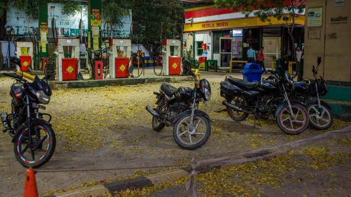 Penduduk India mulai jalani lockdown di tengah lonjakan kasus Corona di negara itu. Milyaran warga India dikarantina guna memutus rantai penyebaran COVID-19.