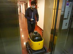 Keren! Ada Robot Pengantar Makanan hingga Pengawas Mal di China