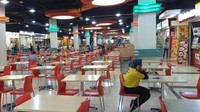 Kota besar lainnya seperti Surabaya juga mengalami hal yang sama. Banyak food court dan restoran yang sepi dari pengunjung bahkan pengunjungnya bisa dihitung dengan jari. Foto: Istimewa/Twitter