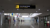 Ada beberapa sektor di bidang transportasi yang disinyalir terdampak cukup besar akibat virus corona. Akibatnya, proses produksi stop atau menurun yang berimbas terhadap aktivitas ekonomi secara lokal, domestik, regional, dan global. Antara Foto/Umarul Faruq.