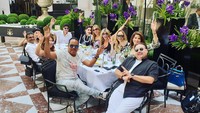 Namun, ada kabar mengejutkan dari Kanika Kapoor. Pasalnya ia mengabarkan melalui laman instagramnya bahwa dirinya positif terkena virus corona atau Covid-19. Foto: Instagram @kanik4kapoor