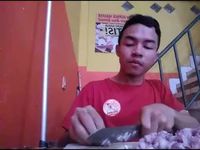 Buat Tutorial Menangis, Pria Ini Potong Bawang Dalam 11 Video di YouTube