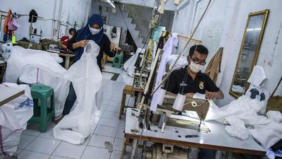 Melihat Pembuatan APD Tenaga Medis di Jaktim