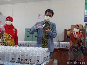 Pandemi Corona, Mahasiswa Unnes Produksi Hand Sanitizer dan Masker