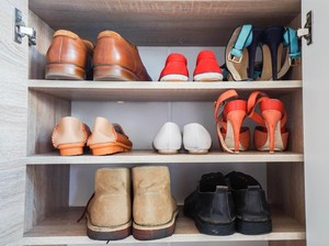Tips Keringkan Sepatu Kulit dan Sneakers yang Basah karena Hujan dan Banjir