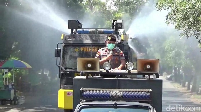 Penyemprotan jalur Pantura di Pati