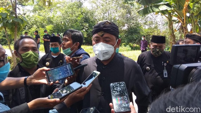 Bupati Karanganyar Juliyatmono, Kamis (26/3/2020).