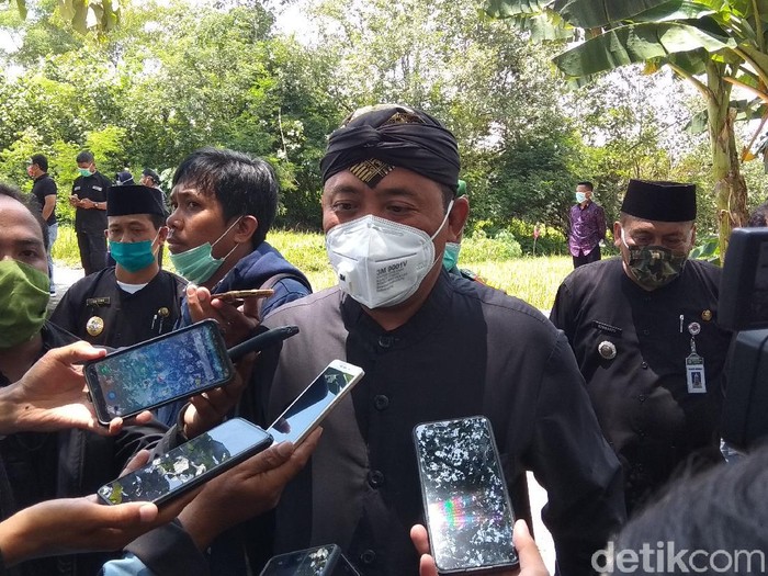 Bupati Karanganyar Juliyatmono, Kamis (26/3/2020).