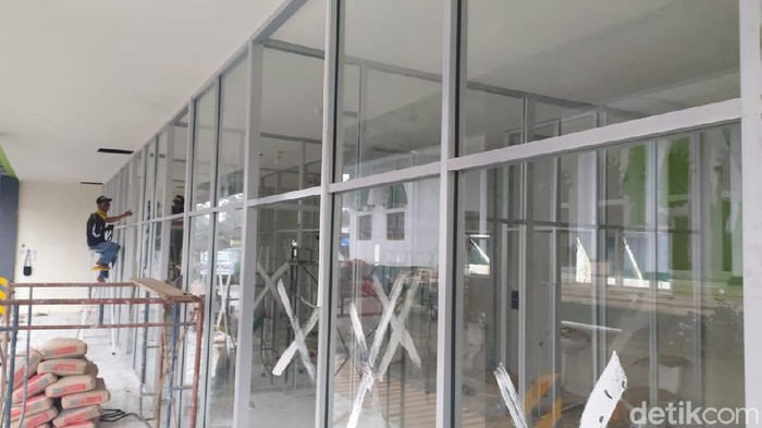 Rumah Sakit Islam (RSI) Banjarnegara ubah tempat parkir jadi ruang isolasi Corona, Kamis (26/3/2020).