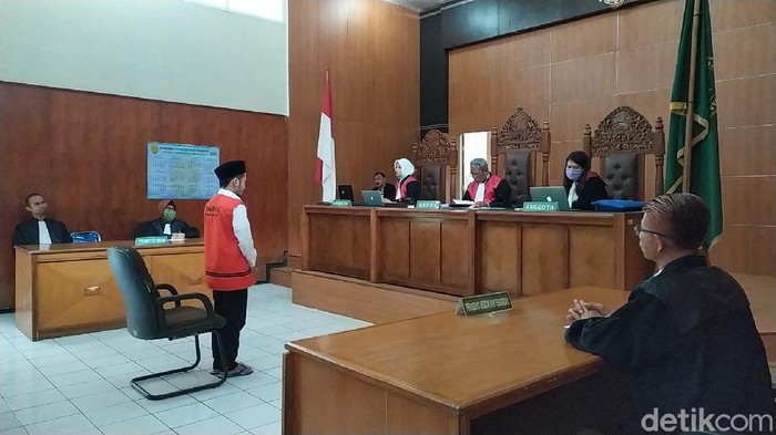 Sidang vonis video seks gangbang garut