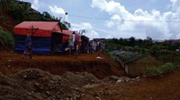 Warga saast ini tinggal di hunian sementara.