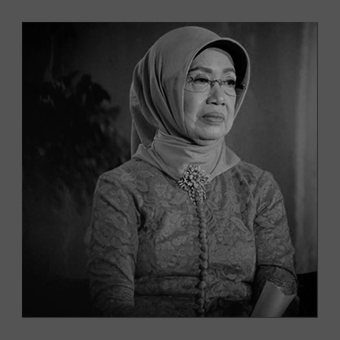 Foto Almarhumah Sudjiatmi Notomiharjo