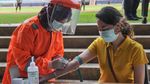 Momen 165 Tenaga Medis di Bekasi Jalani Rapid Test