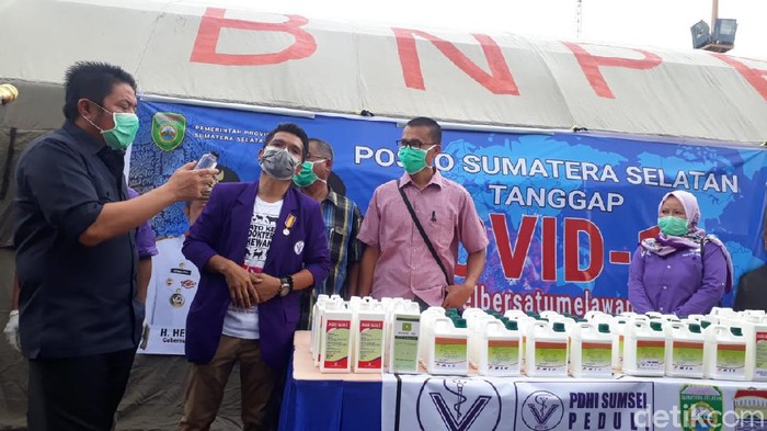 Gubernur Sumsel Herman Deru saat meninjau Posko Siaga Corona