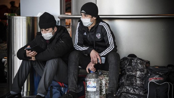 Citizens of Central Asian countries, who are stuck in Moscow after ex-Soviet states closed borders and stopped flights over the coronavirus pandemic, wait for flights to get back home at Moscows Vnukovo airport on March 24, 2020. - With flights cancelled and borders closed, many migrant workers in Russia have found themselves trapped and unable to return to their home countries. Hundreds are stranded in airports throughout the country hoping they will be able to secure travel home. (Photo by Alexander NEMENOV / AFP)