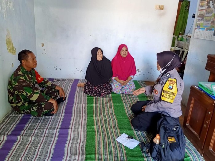 Bhabinkamtibmas di Banyuwangi Minta Warga Yang Gelar Hajatan Ditunda