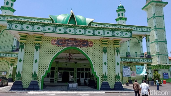 Masjid Raya Klaten di Jalan Pemuda Tengah.