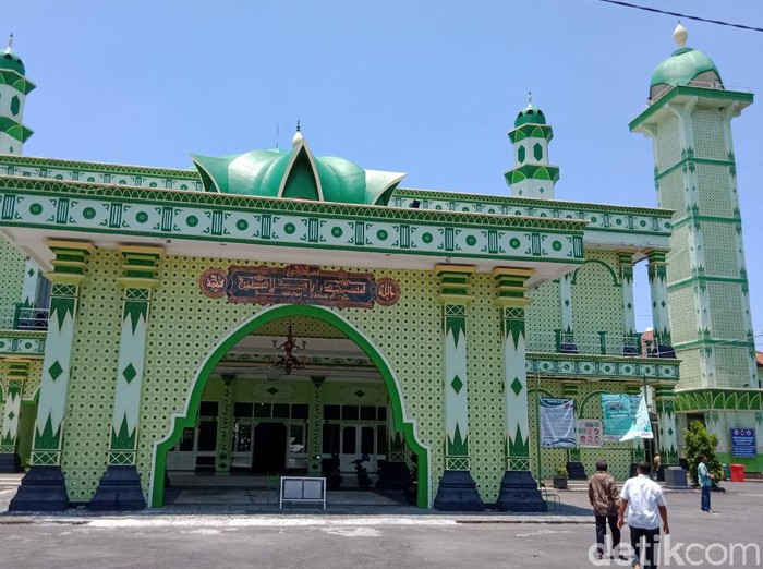 Masjid Raya Klaten di Jalan Pemuda Tengah.