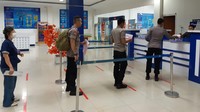 Berbagai upaya dilakukan, mlai dari pengecekan suhu tubuh hingga dengan mempersiapkan klinik kesehatan dan tenaga medis. Foto: dok. Polri