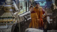 Di Spiti Valley terdapat beberapa biara yang dapat dikunjungi oleh masyarakat umum dan turis, namun tidak semua biara mengizinkan pengunjung untuk mengambil gambar di dalamnya.
