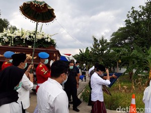 Kenang Ibunda Jokowi, Bupati Karanganyar: Sosok Teladan dan Pejuang