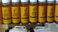 Untuk bantuan tim medis, dokter lulusan Universitas Gadjah Mada ini sempat membelikan ratusan botol madu dan telur rebus. Makanan ini bisa memperkuat daya tahan tubuh. Foto: Instagram dr.tirta