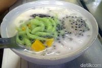 Jajan Es Dawet Telasih Bu Dermi, Kuliner Favorit Jokowi di Dekat UNS