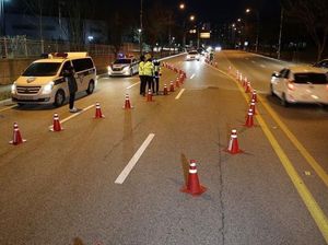 Takut Tertular Corona, Ini Cara Polisi Korsel Razia Pengendara